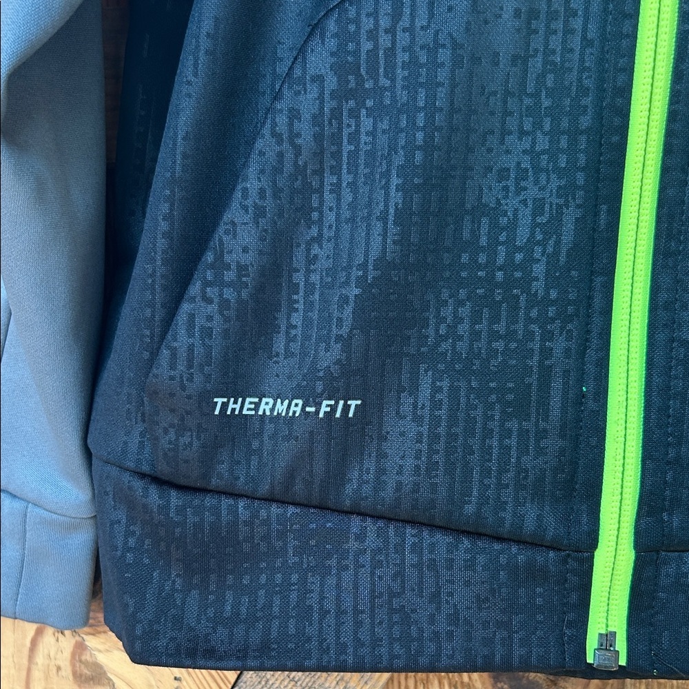 Nike Boy’s youth Nike Black and Gray Jacket with Neon Accents - Picture 2 of 7